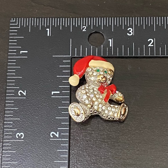 Vintage Unsigned Bling Sparkly Pavé Enameled Christmas Bear Brooch - Picture 9 of 9